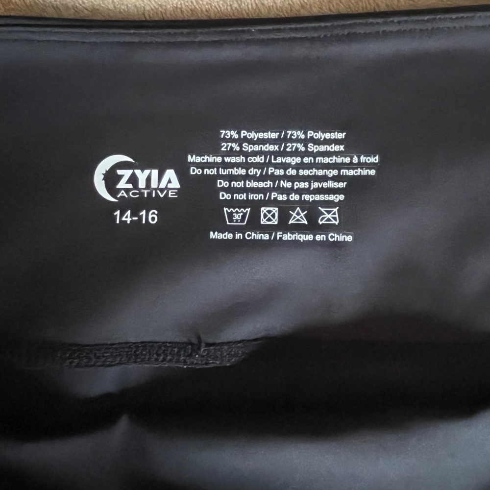 NWOT, Zyia Black Pocket Light n Tight Hi-Rise 7/8 - Picture 8 of 10